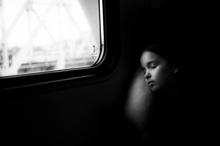 Dormir sereinement en voyage : astuces pour un sommeil réparateur